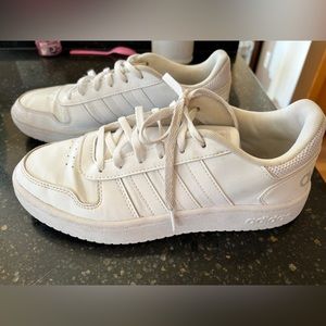 Women’s size 8 Adidas Sneakers - like new